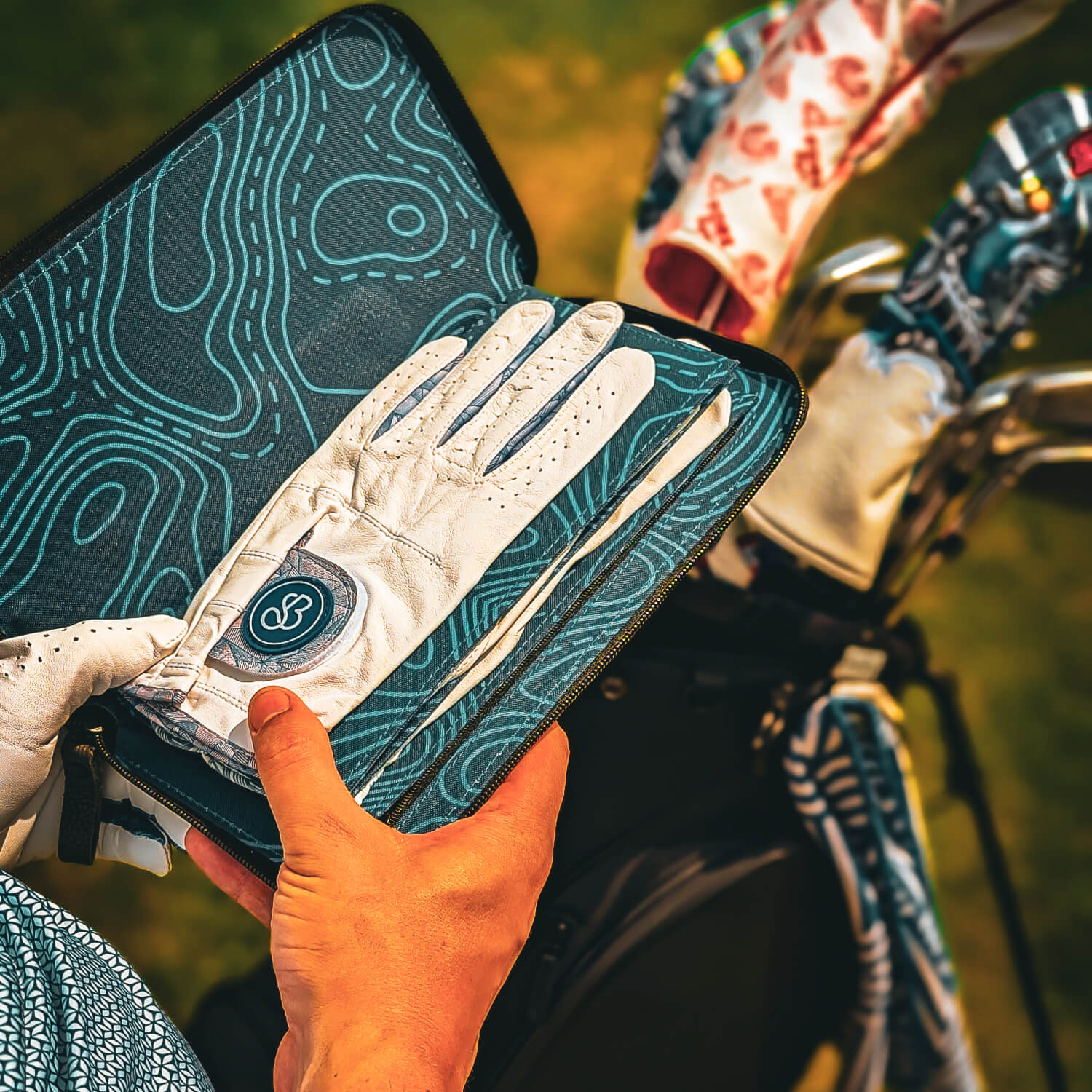 Leather golf glove case - Image 4