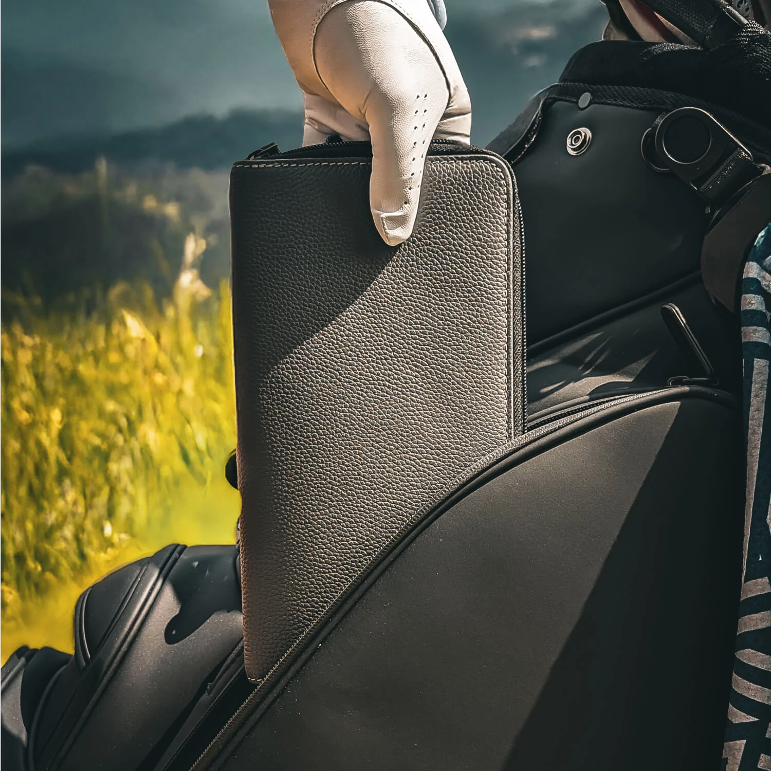 Leather golf glove case - Image 6