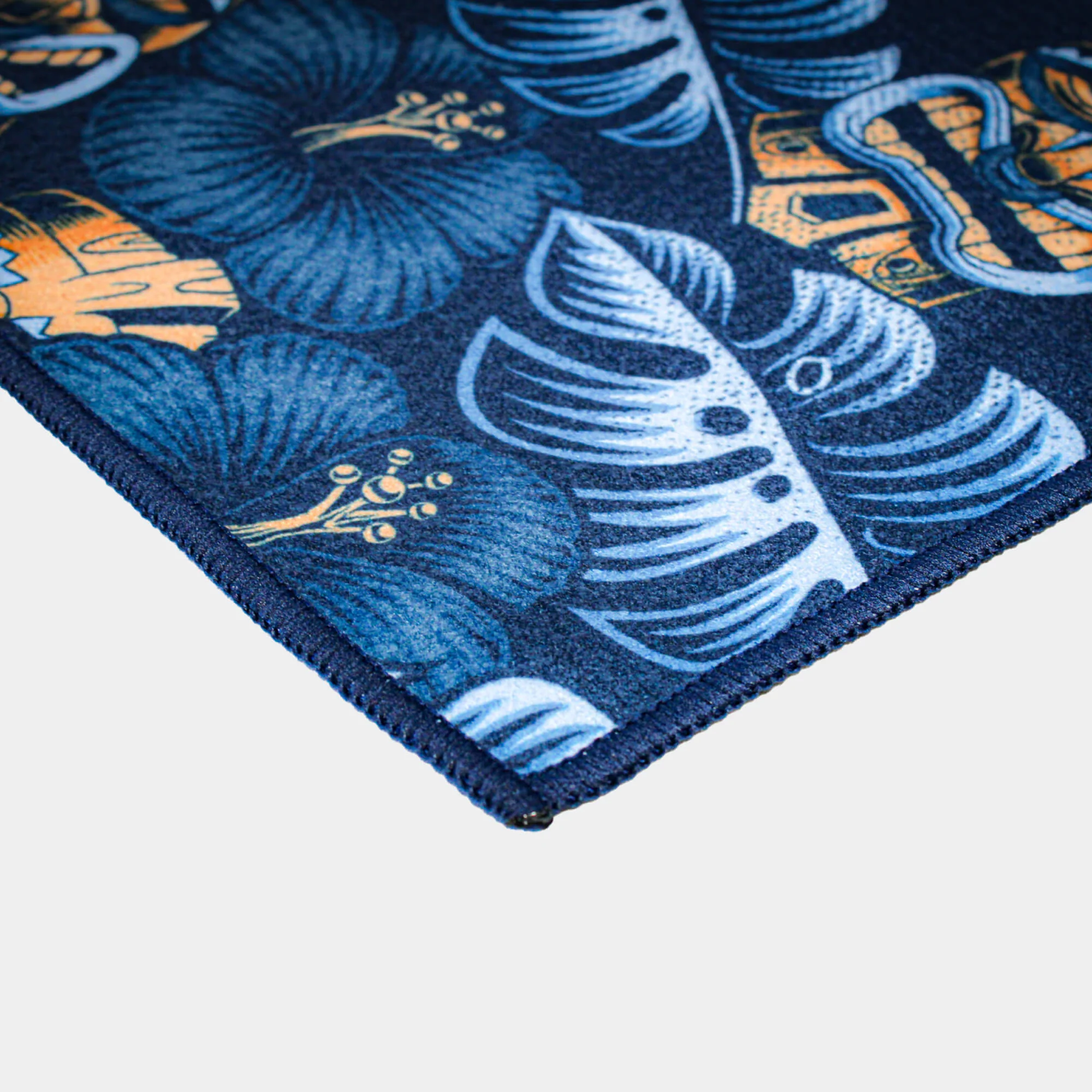 Tiki Gold Magnetic Golf Towel - Image 4