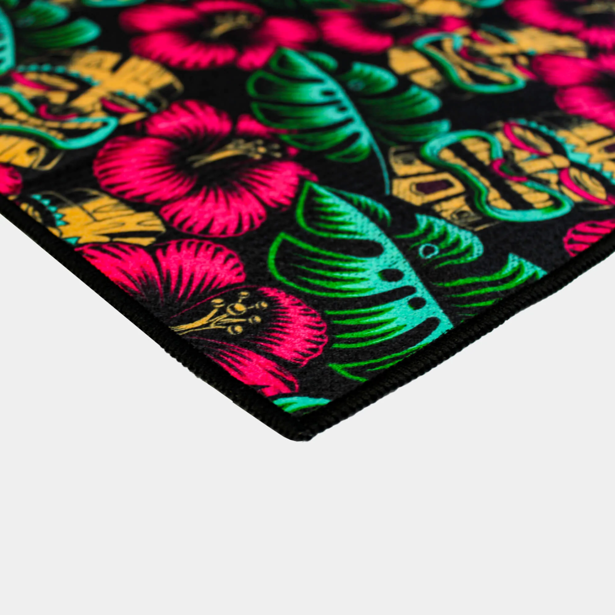 Tiki Tap-in Magnetic Golf Towel - Image 3